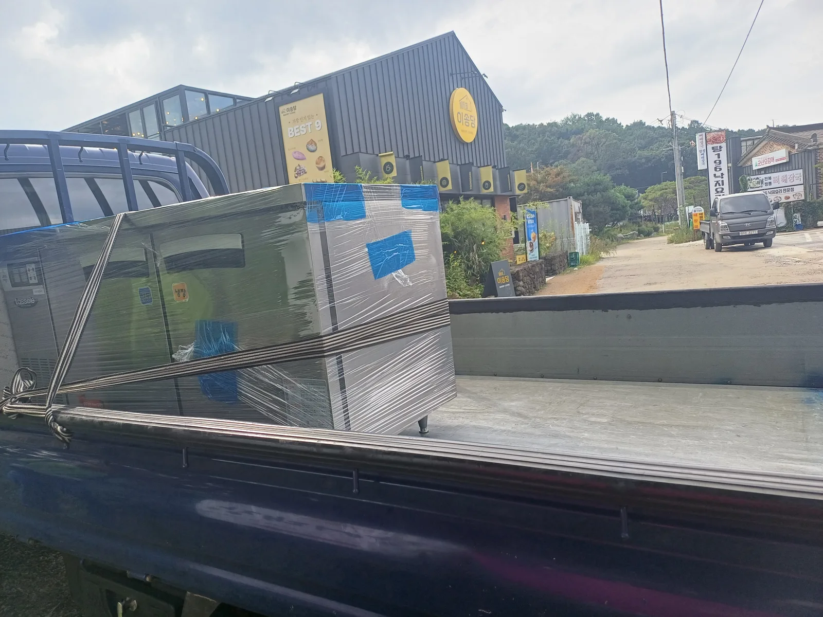 일산 카페 라셀르 LT-1524RF 테이블냉장냉동고 납품 현장 사진 2